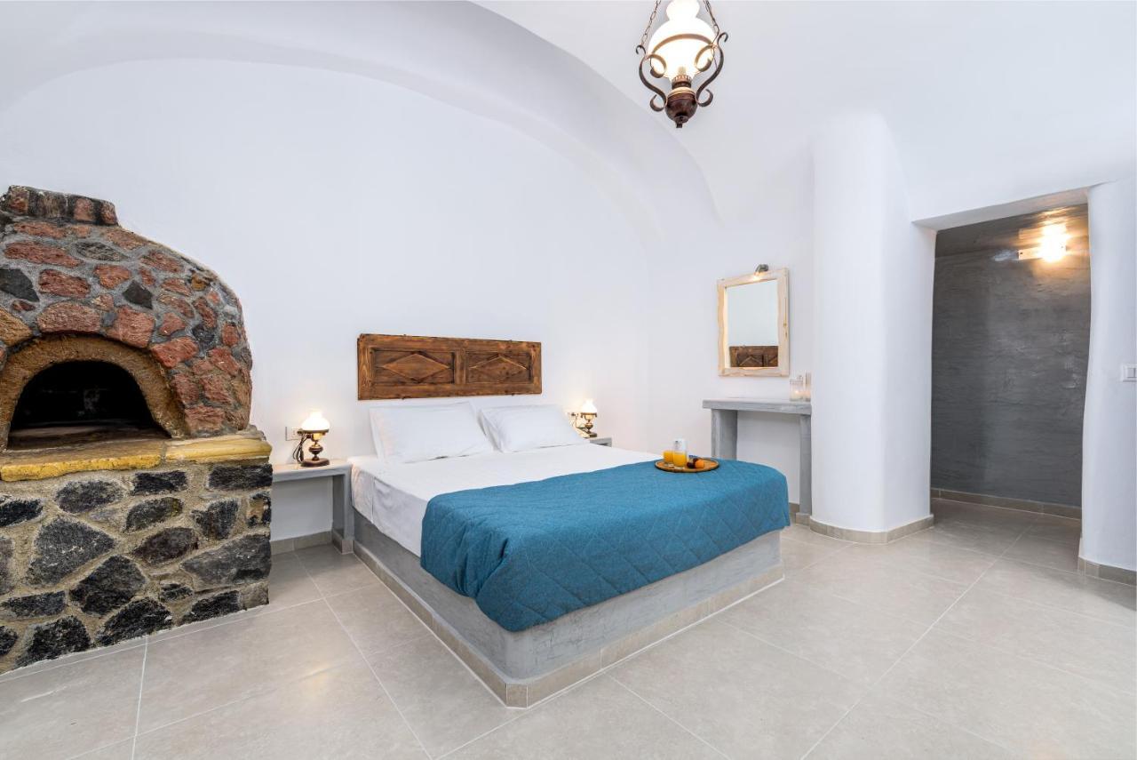 Anatoli & 3* Firá