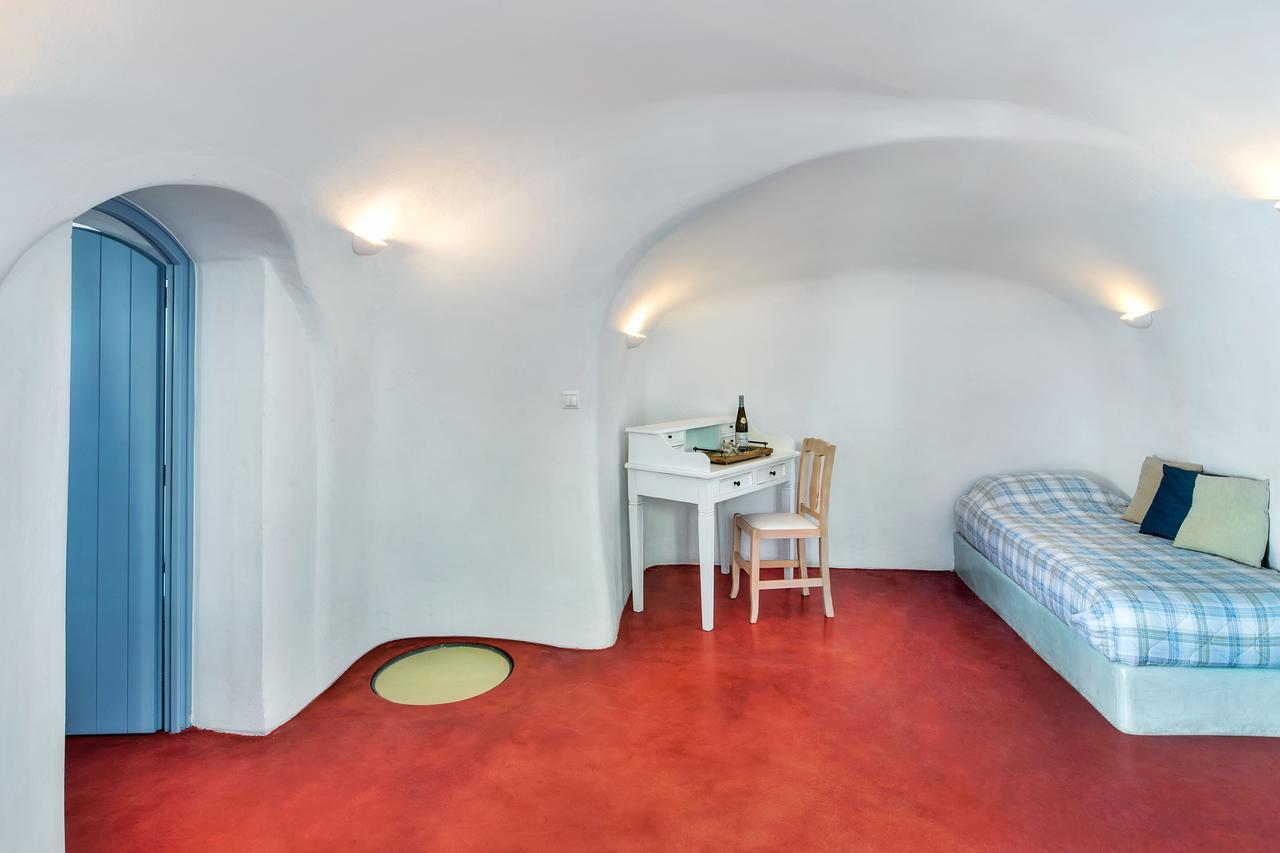 Anatoli & Fira (Santorini)